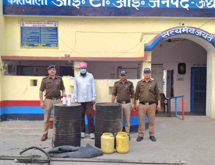 एसएसपी ऊधमसिंहनगर अजय गणपति के निर्देश पर अवैध कच्ची शराब कारोबारियों पर कार्यवाही लगातार जारी — कोतवाली