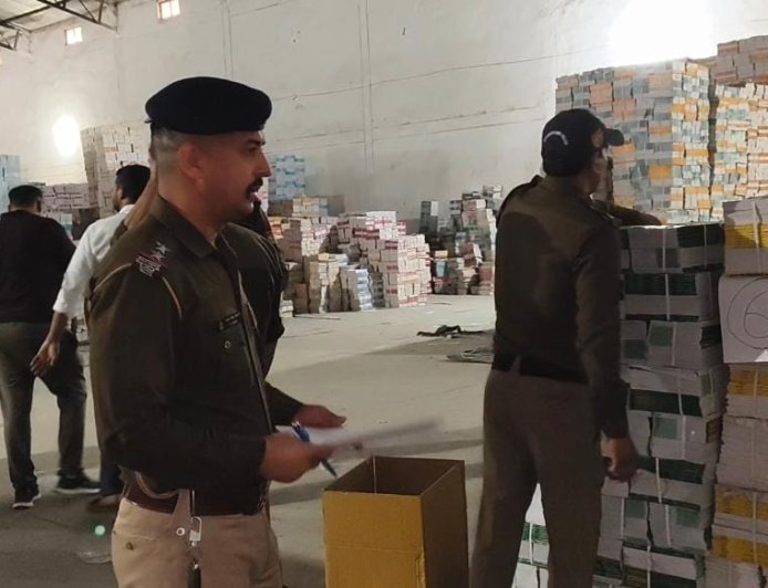उधम सिंह नगर, रूद्रपुर,05 करोड़ रुपये से भी अधिक कीमत की एनसीईआरटी की फर्जी किताबों का विशाल जखीरा बरामद