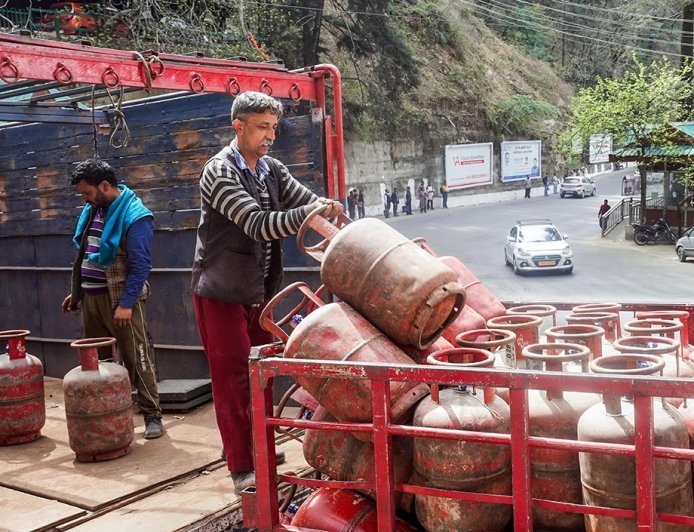 युद्धकाल का संकट, राजनीति और नागरिक कर्तव्य