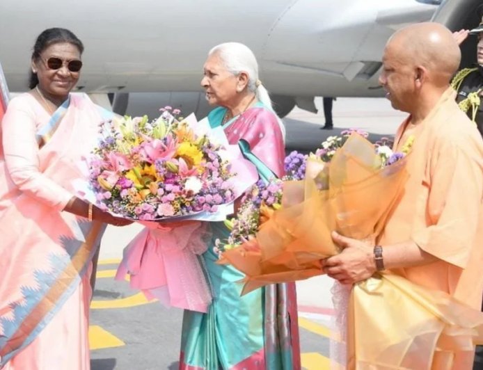 रामनगरी अयोध्या में राज्यपाल व मुख्यमंत्री ने किया राष्ट्रपति का स्वागत, महापौर ने देश की प्रथम नागरिक को सौंपी 'नगर की चाबी'