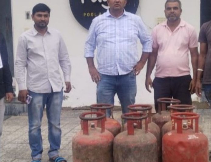 पाली के पगड़ी रिसॉर्ट से 07 सिलेंडर जब्त:बिना वैध कनेक्शन कर रखा था सिलेंडर का स्टॉक