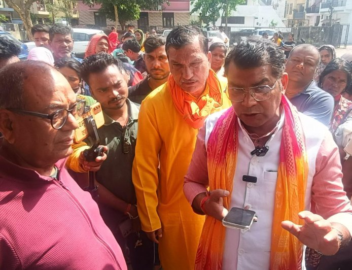 विधायक शिव अरोरा के सख्त तेवर व फटकार के बाद जागा खाद्य अपूर्ति विभाग, जिला पूर्ति अधिकारी ने लिखित आदेश जारी कर 25 मार्च से लंबित चल रहें एक माह के राशन को बटाने के लिखित आदेश किये जारी*