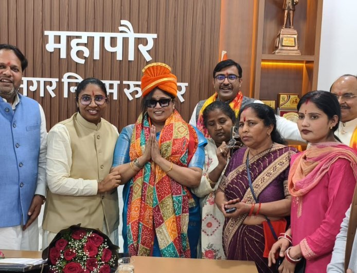 नगर निगम पहुंचने पर भाजपा राष्ट्रीय उपाध्यक्ष रेखा वर्मा का जोरदार स्वागत