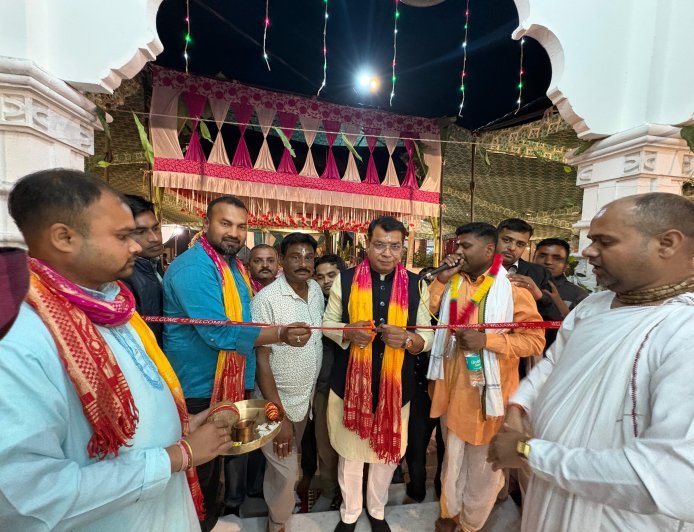 विधायक शिव अरोरा ने पिपलिया न. 2 क्षेत्र में विधायकनिधि से स्वीकृत राधा गोविन्द मन्दिर के सौंदर्यकरण कार्य का फीता काटकर किया लोकार्पण*