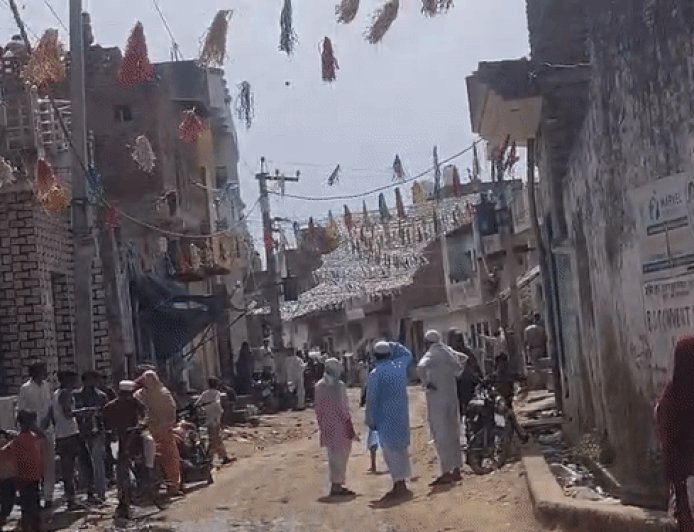 अलीगढ़ में तीसरे दिन जमकर पथराव:तालसपुर में ईद से चल रहा है विवाद, छतों पर मिले पत्थरों के ढेर