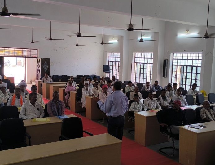 सलूंबर में किसानों को नए तकनीकों की दी जानकारी:एक्सपर्ट बोले- सीताफल जैसी फसलों में है संभावनाएं, सरकारी योजनाओं का भी उठाएं लाभ