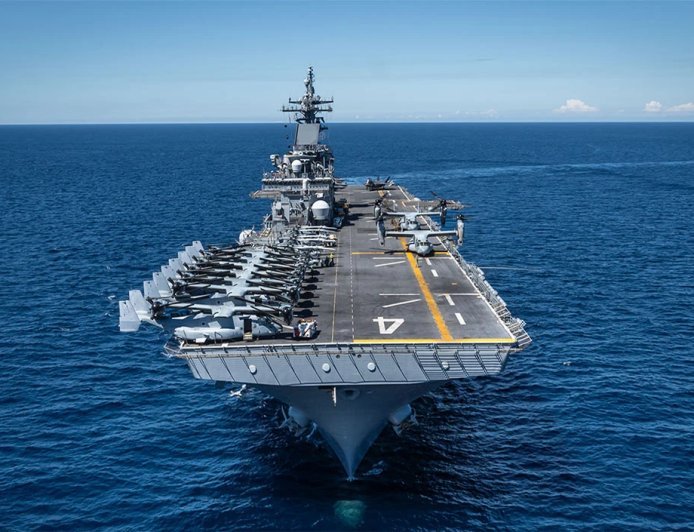 इधर से USS Boxer Warship की एंट्री, उधर से Arabian Sea में UK ने उतारी परमाणु पनडुब्बी, घिर गया Iran