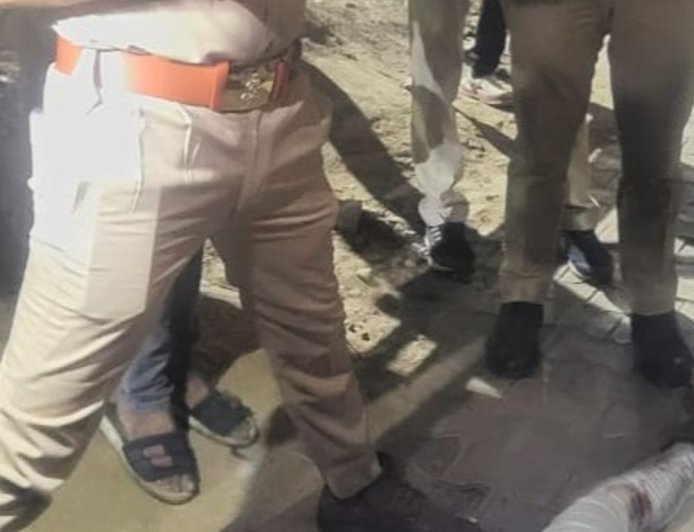 ट्रेन से कटने वाले युवक पर भी दर्ज होगा केस:गाजियाबाद में रेलवे फाटक के नीचे से साईकिल सवार कासगंज की हुई मौत