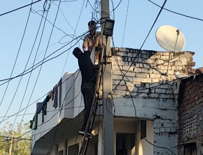 टोंक में 160 अवैध बिजली कनेक्शन काटे:70 लाख का जुर्माना लगाया, 27 टीमों ने की कार्रवाई