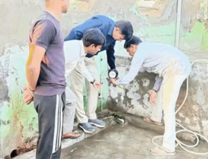 ADM, SDM शहर में निकले, पानी के अवैध कनेक्शन हटेंगे:गर्मी में पानी की किल्लत नहीं हो, शहर में लग चुकी नई बोरिंग चालू करने को कहा