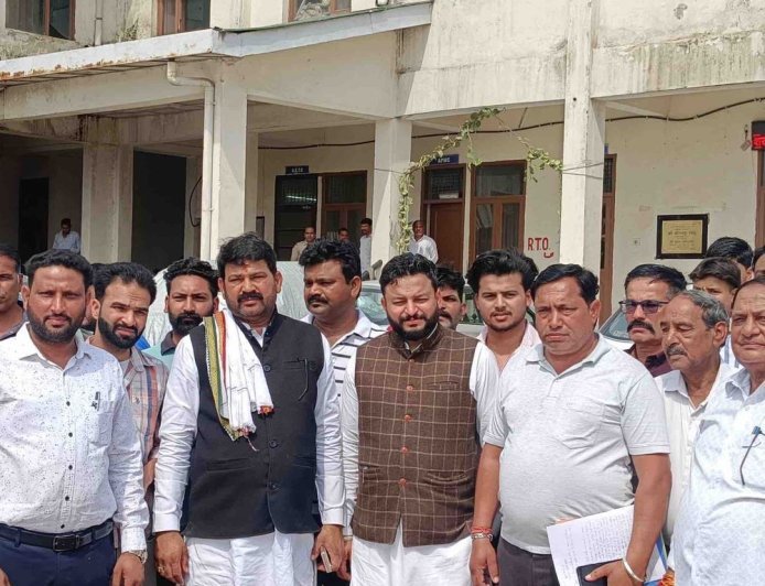 हिमाचल एंट्री टैक्स बढ़ोतरी पर बॉर्डर जाम:पंजाब-हरियाणा के लोगों का विरोध तेज, 31 मार्च से अनिश्चितकालीन धरने की चेतावनी