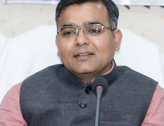 ललितपुर में स्वास्थ्य परियोजनाओं के लिए भूमि हस्तांतरित:डीएम के प्रयासों से इंटीग्रेटेड लैब और क्रिटिकल केयर ब्लॉक बनेंगे