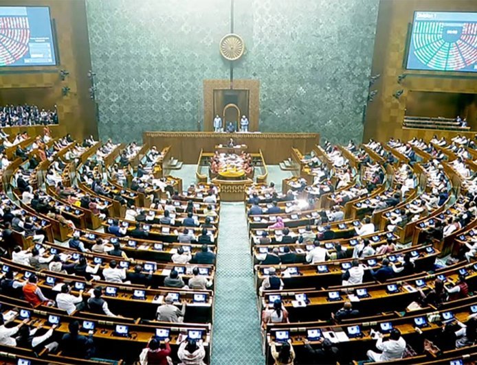 संवैधानिक संस्थाओं पर उठते सवालों से कमजोर होता लोकतंत्र