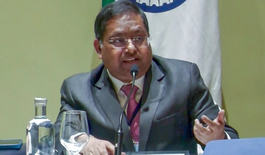 US-Israel Attacks Iran | खामेनेई की मौत से मचा कोहराम! भारतीय विदेश मंत्रालय ने 'संयम' और 'डिप्लोमेसी' की मांग की, 11 देशों के हवाई क्षेत्र से बचने की सलाह