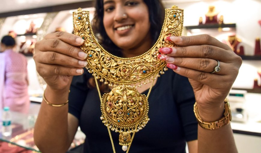 Gold & Silver Rates | सोना-चांदी में 'विस्फोटक' तेजी! चांदी ₹2.93 लाख के पार, सोना ₹1.68 लाख के करीब; युद्ध के डर से निवेशकों ने बनाया सुरक्षित ठिकाना