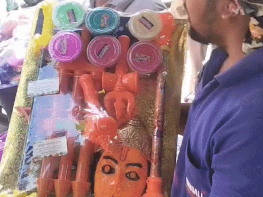 होली पर बाजार में मोदी- हनुमान किट:आर्गेनिक गुलाल की खरीददारी ज्यादा, गुलाल सिलेंडर भी लोगों की पसंद