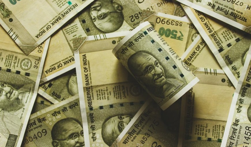 भारतीय रुपये में ऐतिहासिक गिरावट! डॉलर के मुकाबले 92.17 के रिकॉर्ड निचले स्तर पर पहुंचा, युद्ध की आहट से बाजार में हाहाकार