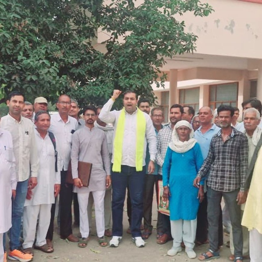 महेंद्रगढ़ में एचटी लाइन प्रभावित किसानों का प्रदर्शन:डीसी बोले- दो-तीन दिन में कमेटी का गठन होगा; मांगें न मानने पर रोष