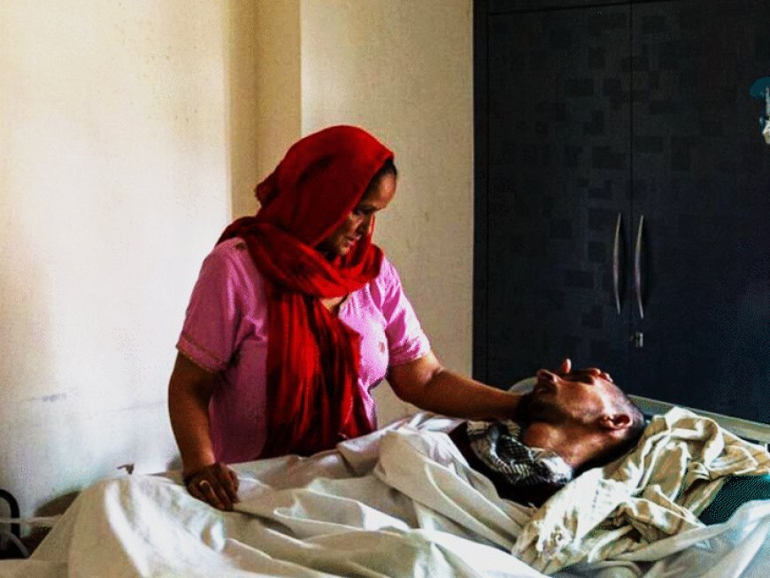 'बेसुध बेटे को घर की हर बात बताती थी':मां बोली- उम्मीद थी कि पलक झपकाकर बता देगा की सुन लिया