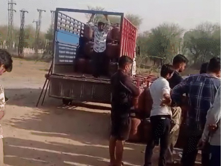गैस संकट- केंद्र सरकार की केरोसिन बांटने की तैयारी:राजस्थान को 29 लाख लीटर का आवंटन, एजेंसियों के बाहर लंबी लाइनें