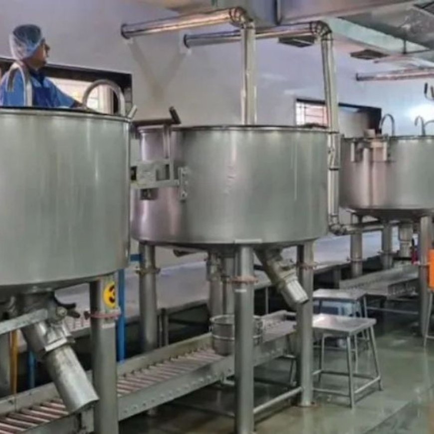 शिर्डी में साईं ट्रस्ट 200 किलो गैस रोज बचा रहा:सोलर सिस्टम से रोज बन रहा 40 हजार श्रद्धालुओं का खाना; सरकार ने यूनिक मॉडल बताया