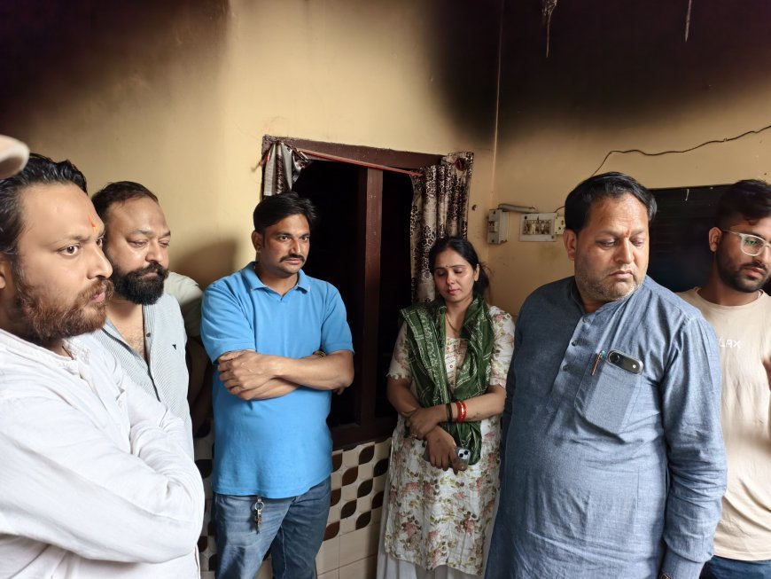 अग्निकाण्ड पीड़ित परिवार को मेयर ने दिया मदद का भरोसा
