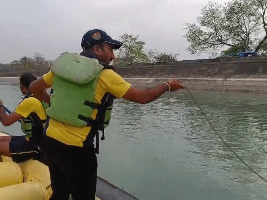 ऋषिकेश के चीला नहर में बहा यूपी का युवक:दोस्तों के साथ आया था, सेल्फी लेते समय पैर फिसलने से हादसा