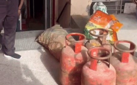 हलवाई की दुकानों पर खाद्य-आपूर्ति विभाग की छापेमारी:रोहतक में 48 घरेलू गैस सिलेंडर जब्त किए, अधिकारी बोले- जारी रहेगी कार्रवाई