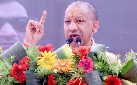 CM योगी ने वाराणसी में किया 'स्कूल चलो अभियान' का शुभारंभ, बोले- कोई बच्चा स्कूल जाने से छूटने न पाए...