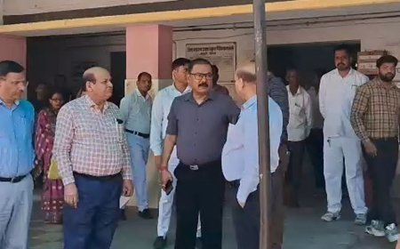 बरेली अस्पताल में डीएम का औचक निरीक्षण:ऑनलाइन पंजीकरण में सक्रिय मिले बिना वैध पहचान पत्र वाले लोग