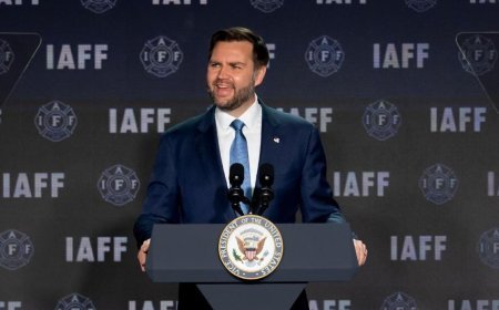 US-Iran Peace Talks । बेनतीजा बैठक के बाद इस्लामाबाद से खाली हाथ लौटे JD Vance, ईरान के अड़ियल रुख की आलोचना की