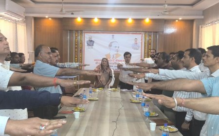 सलूंबर प्रशासन ने डॉ. भीमराव को पुष्पांजलि अर्पित की:सीएम का ऑनलाइन संबोधन सुना, देख की एकता-अखंडता की ली शपथ