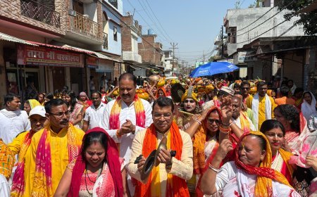 ट्रांजिष्ट कैम्प राधा गोविन्द मन्दिर मे कल से प्रारम्भ होने वाले सार्वजनिक श्री श्री अखण्ड महानाम सकीर्तन से पूर्व आयोजित कलश यात्रा मे शामिल हुऐ रुद्रपुर विधायक शिव अरोरा*
