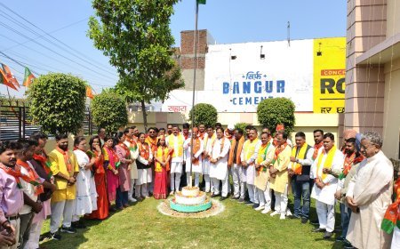 ध्वजारोहण के साथ धूमधाम से मनाया भाजपा का स्थापना दिवस