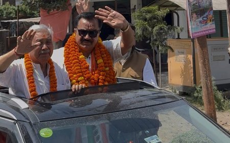 कांग्रेस में शामिल होने के बाद पूर्व विधायक राजकुमार ठुकराल के प्रथम बार नानकमत्ता साहिब पहुंचने पर कार्यकर्ताओं ने उनका गर्मजोशी से स्वागत किया