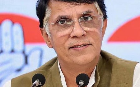 पवन खेड़ा की ट्रांजिट अग्रिम जमानत बढ़ाने की मांग खारिज:SC ने कहा- असम कोर्ट जाएं; खेड़ा बोले- क्या मैं कोई अपराधी हूं?