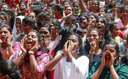 महिला कोटे से जुड़े संविधान बिल के लुढ़कने के सियासी निहितार्थ