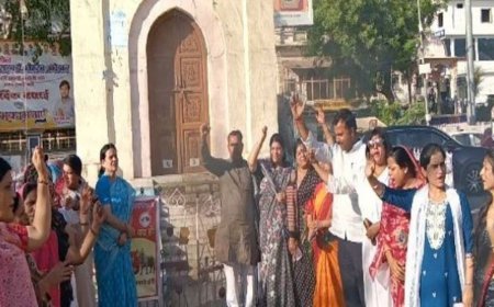 टोंक में भाजपा नेता बोले-विपक्ष ने महिलाओं से हक छीना:महिला आरक्षण बिल को देश के लिए जरूरी बताया; घंटाघर पर पुतला फूंका