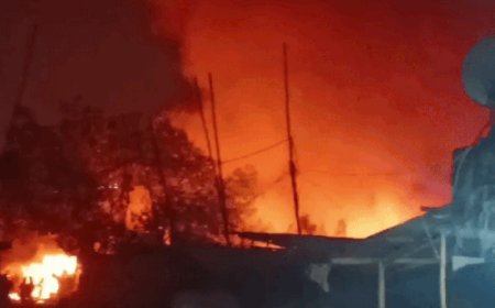 गुरुग्राम में झुग्गियां में लगी आग:गैस सिलेंडरों में धमाका, तेज हवा से दूर तक फैली; कई लोगों के फंसने की आशंका