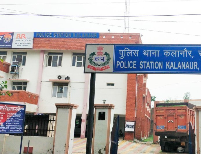 रोहतक पुलिस ने चोरी के आरोपी को पकड़ा:दुकान से नकदी और पीतल का सामान लेकर फरार था, कोर्ट ने न्यायिक हिरासत में भेजा