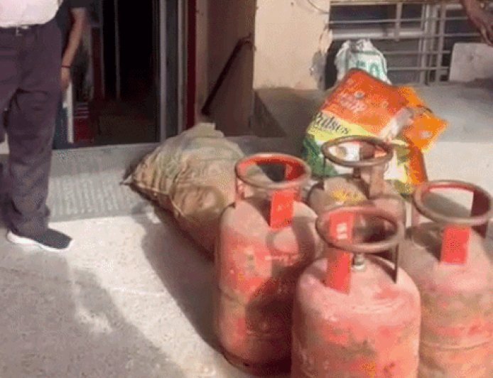 हलवाई की दुकानों पर खाद्य-आपूर्ति विभाग की छापेमारी:रोहतक में 48 घरेलू गैस सिलेंडर जब्त किए, अधिकारी बोले- जारी रहेगी कार्रवाई