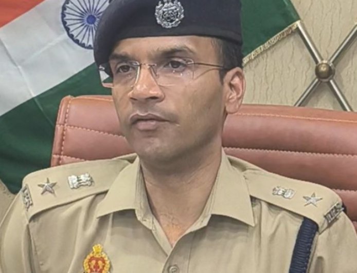 मेरठ पुलिस में बड़ा फेरबदल,:एसएसपी ने 18 उपनिरीक्षकों का किया तबादला, कानून-व्यवस्था होगी मजबूत