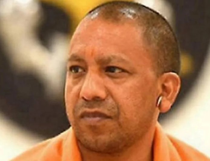 CM योगी ने बेमौसम बारिश से परेशान किसानों का जाना हाल, मुख्यमंत्री ने अफसरों को दिए आकलन और मुआवजे के निर्देश