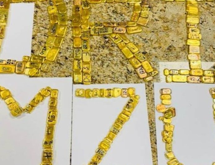 मुंबई एयरपोर्ट पर ₹38 करोड़ का 29.37 किलो सोना जब्त:24 केन्याई महिलाएं गिरफ्तार, कपड़ों-बैग में छिपाकर ला रही थीं