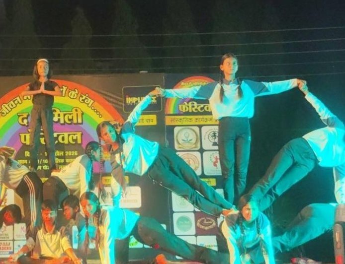 लखनऊ में 'द फैमिली फेस्टिवल' में सतरंगी सम्मान:वृंदावन योजना के मलिक कॉम्प्लेक्स में कई विभूतियां सम्मानित