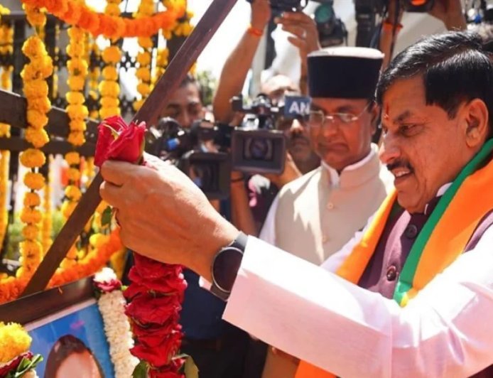 मुख्यमंत्री डॉ. मोहन यादव ने बाबा साहेब अम्बेडकर की जयंती पर पुष्पांजलि अर्पित कर किया नमन