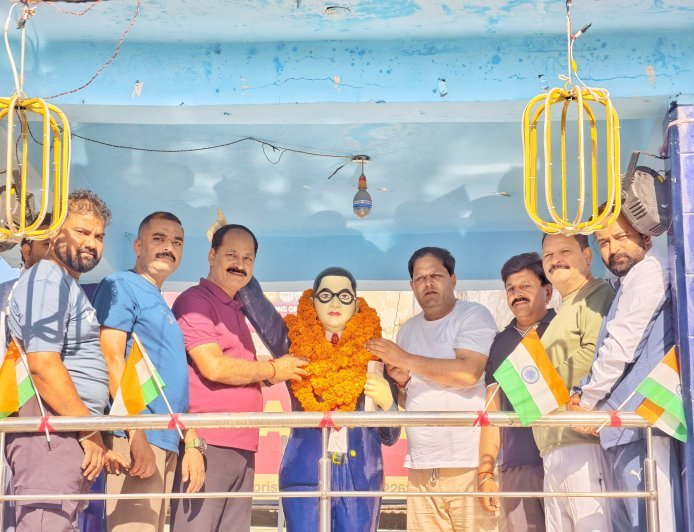 बाबा साहेब की जयंती पर अंबेडकर पार्क में चलाया स्वच्छता अभियान