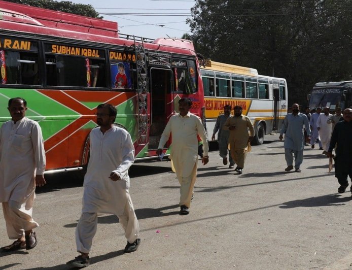 Pakistan Economic Crisis: पेट्रोल-डीजल के दाम बढ़े, सफर हुआ महंगा, अब जनता की जेब पर डाका