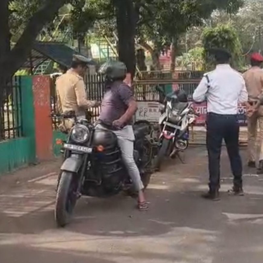 मेरठ में बुलेट बाइकों पर कार्रवाई:तेज आवाज वाले साइलेंसर पर ट्रैफिक पुलिस ने चलाया विशेष अभियान