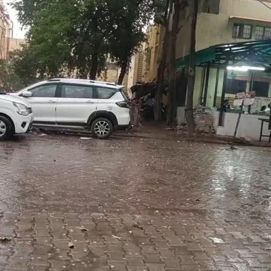 उन्नाव में बदला मौसम, तेज हवाओं संग बारिश:गेहूं की कटाई के बीच किसानों की बढ़ी चिंता, फसल के खराब होने की आशंका